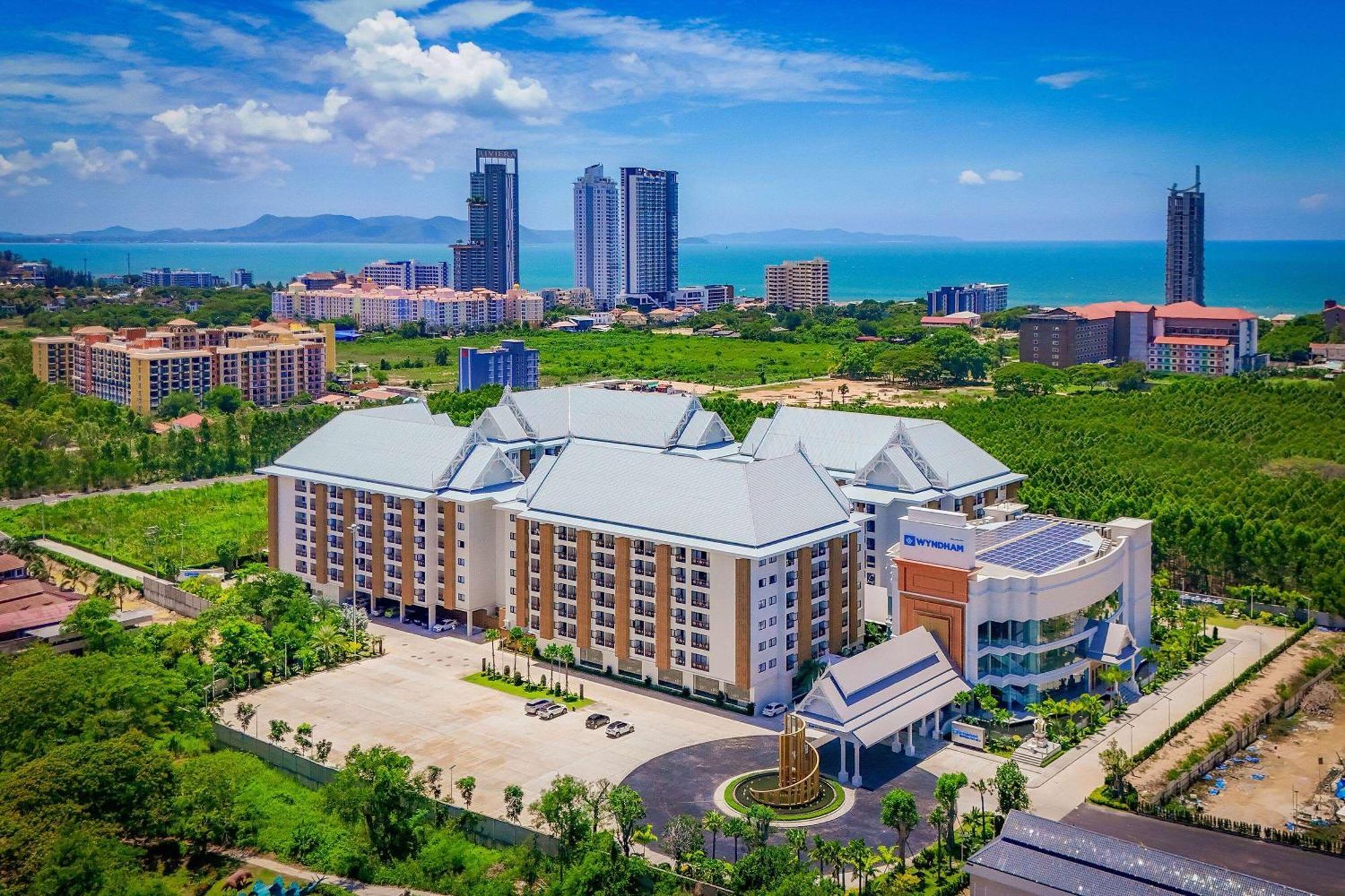 Wyndham Jomtien Pattaya Hotel Na Chom Thian Eksteriør billede
