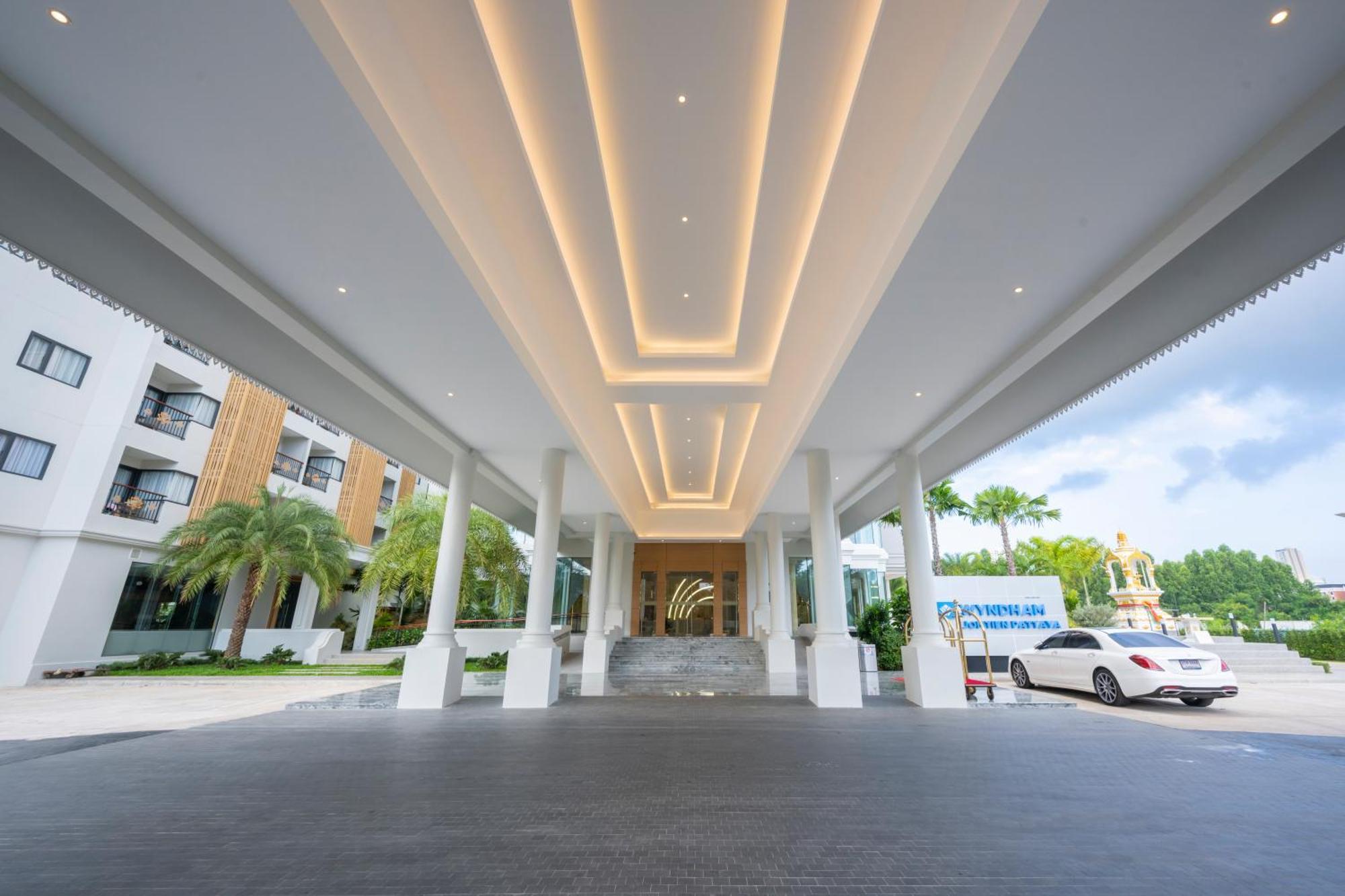 Wyndham Jomtien Pattaya Hotel Na Chom Thian Eksteriør billede